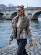 Cherry Paris Jacke Aeryn mit Karomuster und Kunstfellkragen Beige
