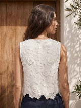 Choklate Paris Crop-Top mit 3D-Blumenstickerei in Weiß