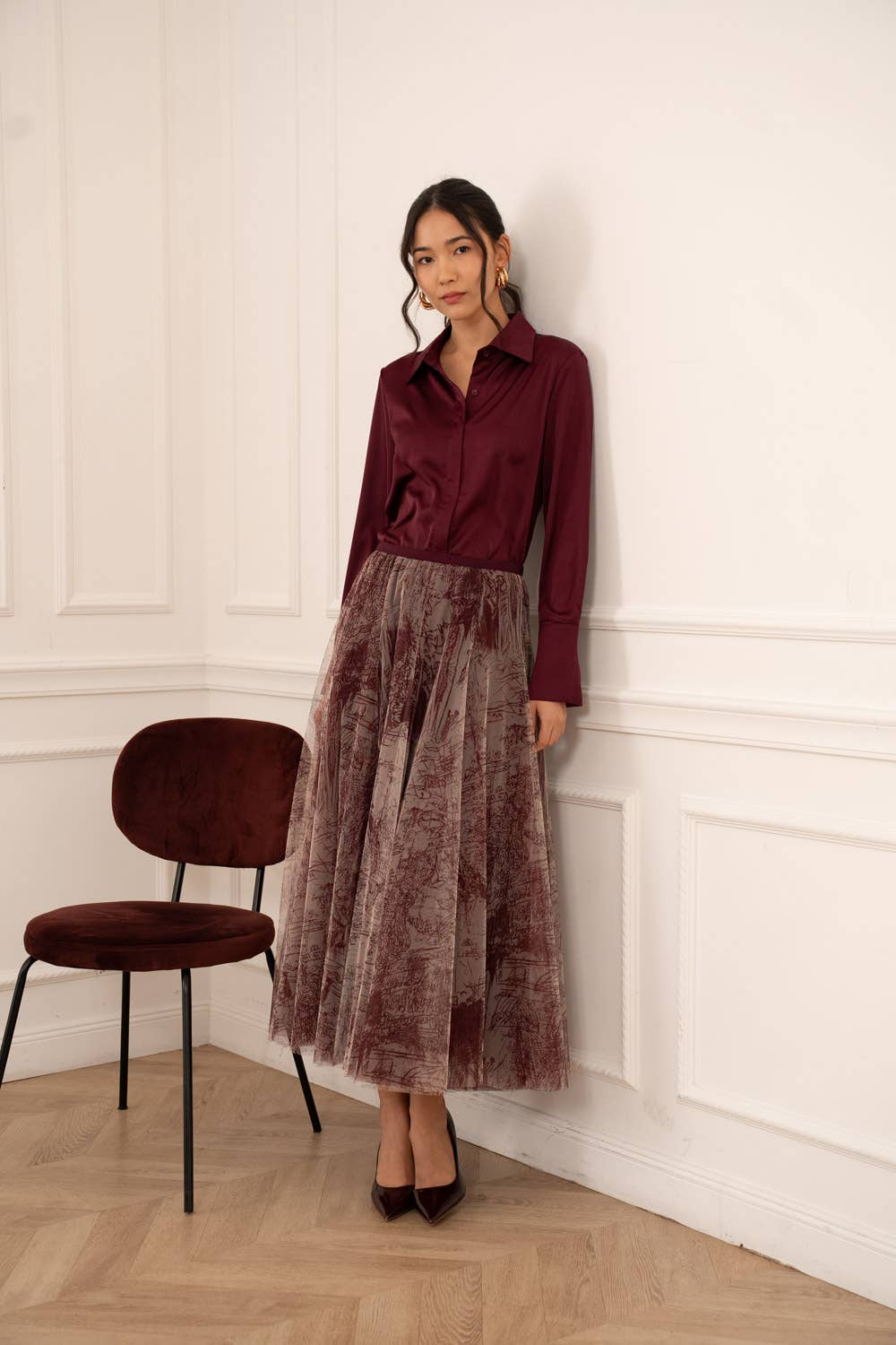 Choklate Paris Ambre langer Tüllrock mit Toile-de-Jouy-Print in Bordeaux – schmale Silhouette