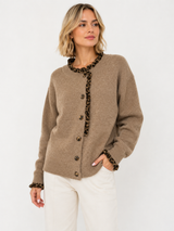 Cardigan aus Strick mit Leopardenrüschen – AP192: Brun / Standard / Taille unique