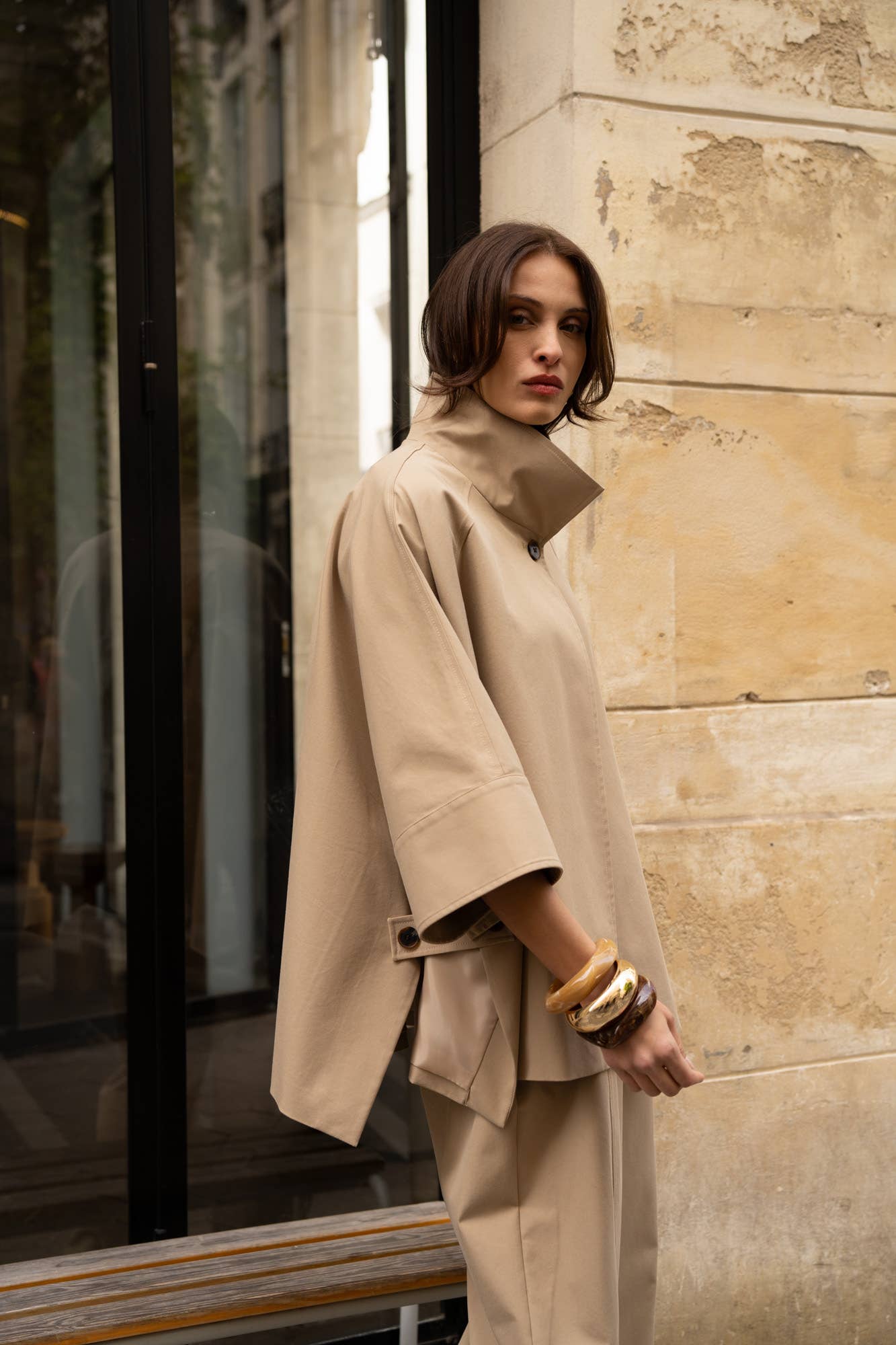 Attentif Paris kurze Capejacke Camel im Oversize-Schnitt