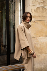 Attentif Paris kurze Capejacke Camel im Oversize-Schnitt