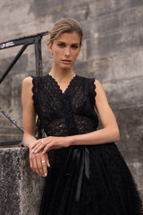 Choklate Paris Spitzen-Oberteil Schwarz Halbtransparent - Ärmelloses Top mit V-Ausschnitt