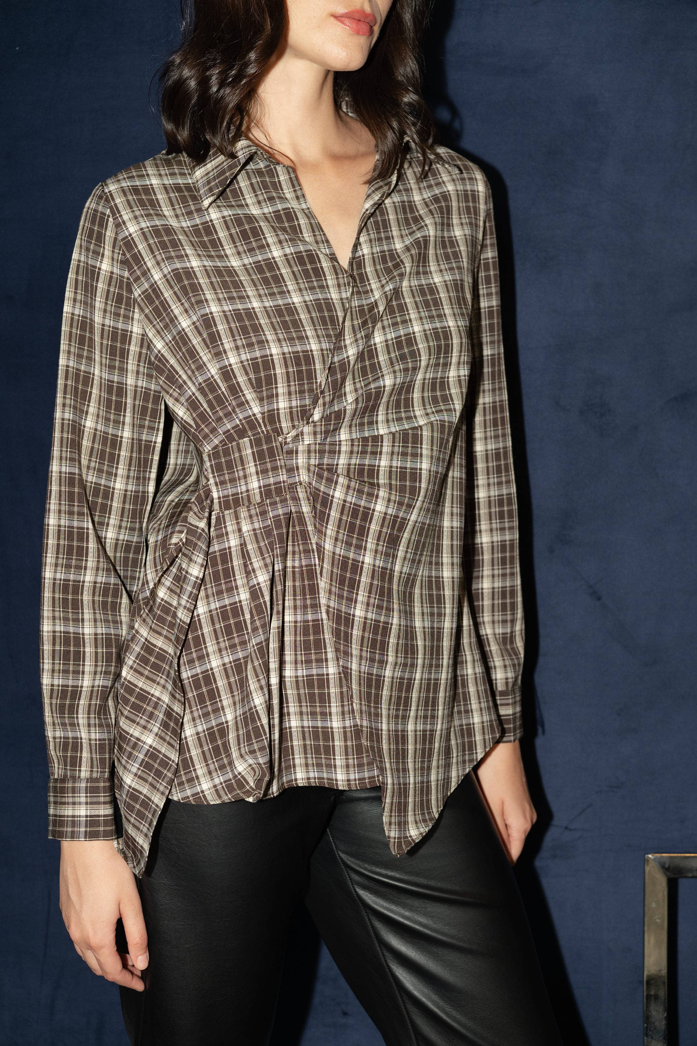 Lulumary karierte Bluse in Wickeloptik Kaffeebraun