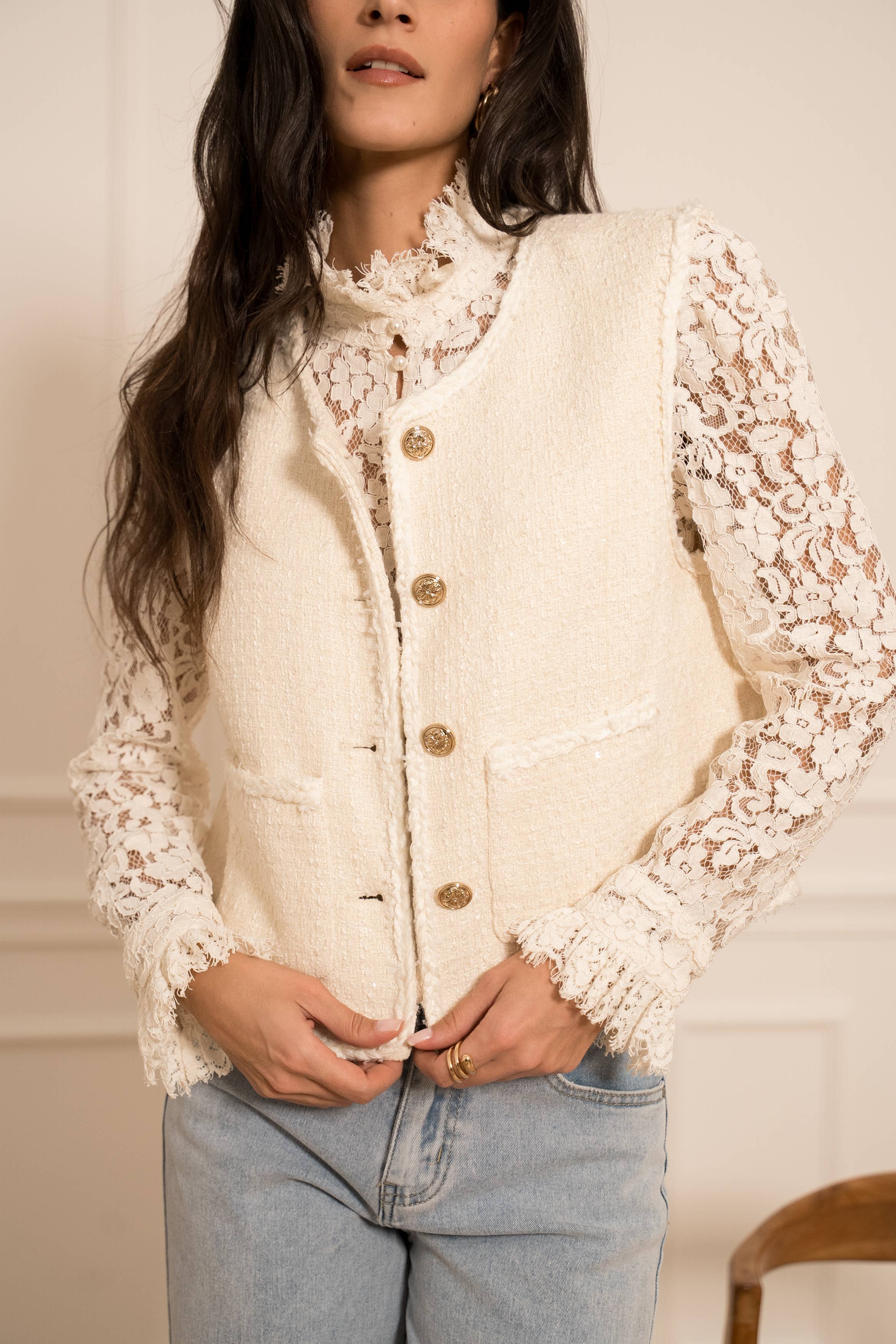Choklate Paris Spitzenbluse mit Schmuckknöpfen Ecru