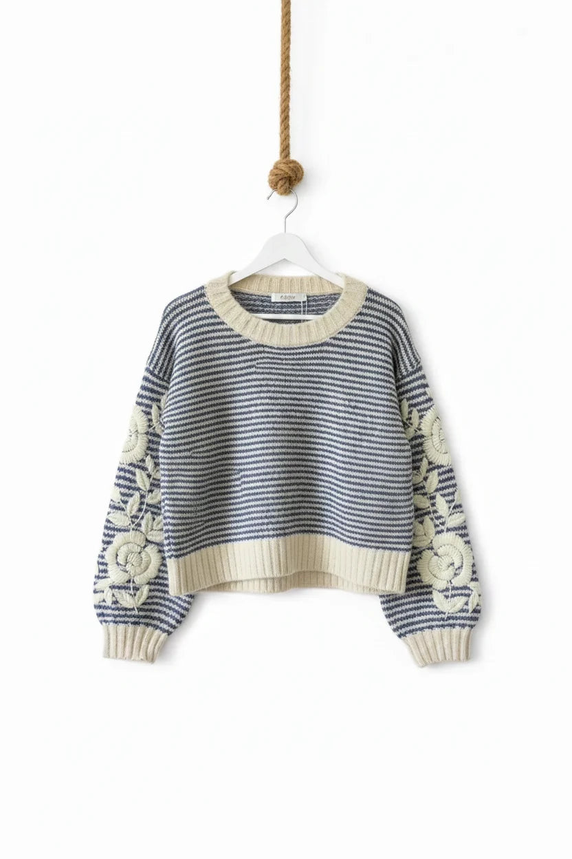 Afinity Strickpullover Audrey mit Blumenstickerei Bleu