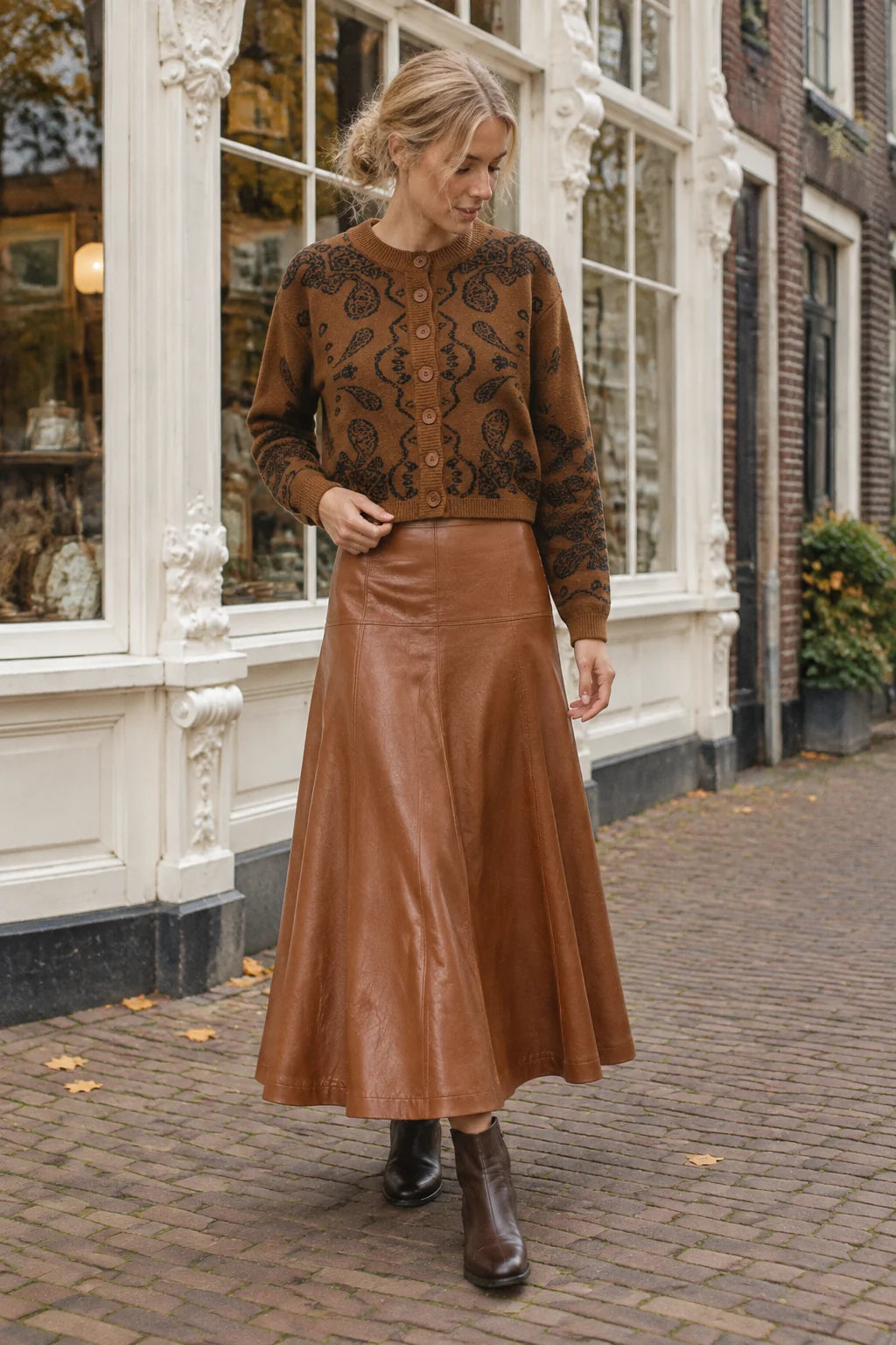 An’ge Paris Strickjacke NAYANA Cognac-Braun mit Jacquardmuster