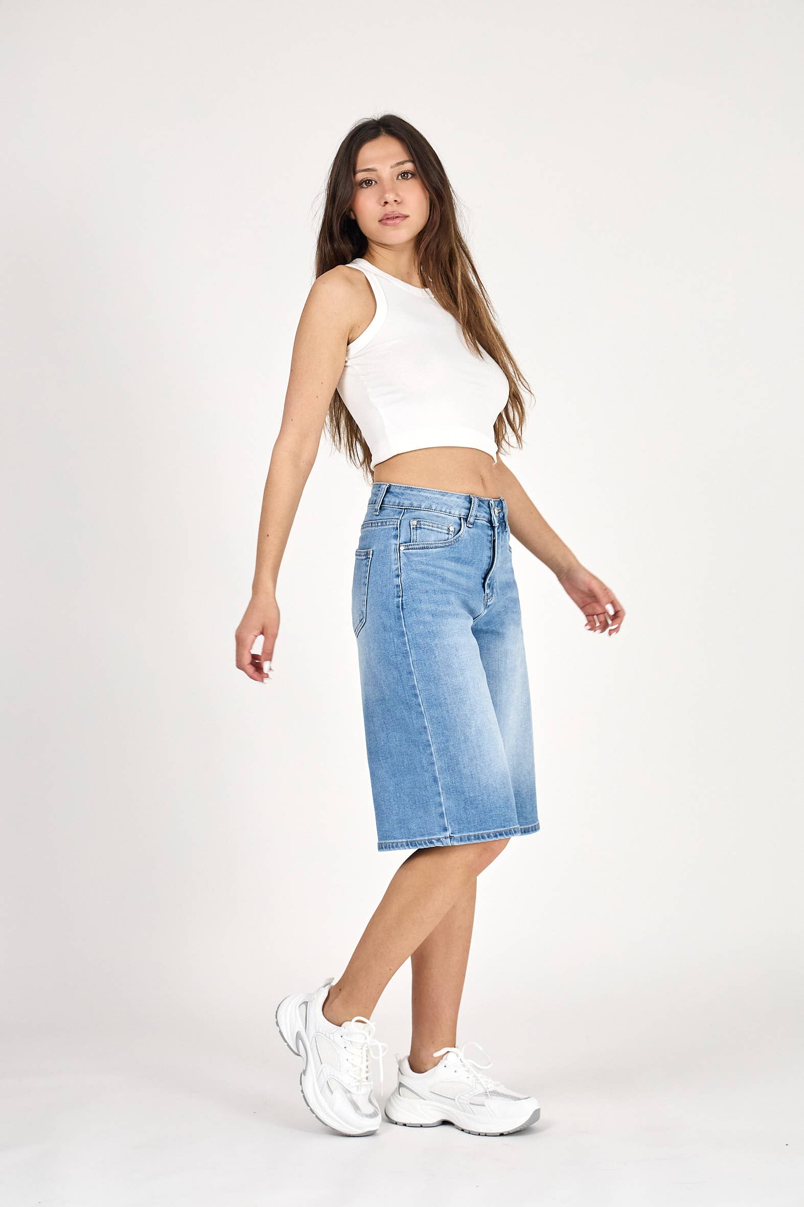 Ana & Lucy Bermuda Baggy Dad weite Passform Hellblau