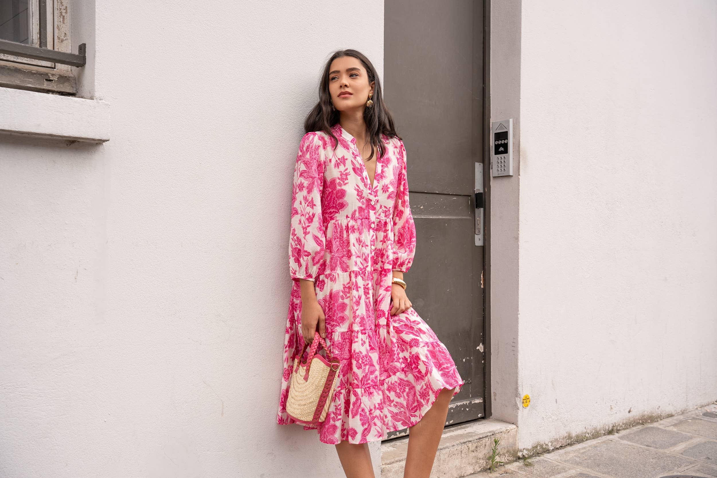 Choklate Paris Sienna Hemdblusenkleid Midilänge Florales Hibiskusmuster Pink-Weiß - Boho-Stil