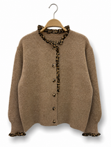 Cardigan aus Strick mit Leopardenrüschen – AP192: Beige / Standardmäßig / Eine Größe