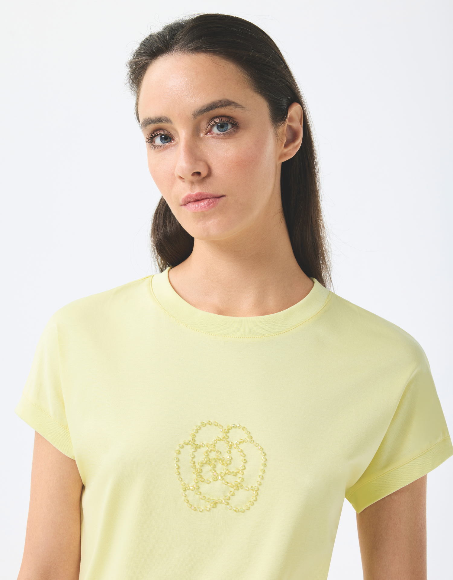 T-.Shirt "Carolina" in zartem Gelb mit floralem Motiv aus Glitzerperlen - Leo & Ugo