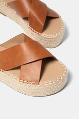 Lanidor Plateau Sandalen mit gekreuzten Riemen Beige