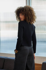 Lulumary kurze Strickjacke mit goldenen Knöpfen Schwarz
