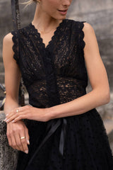 Choklate Paris Spitzen-Oberteil Schwarz Halbtransparent - Ärmelloses Top mit V-Ausschnitt