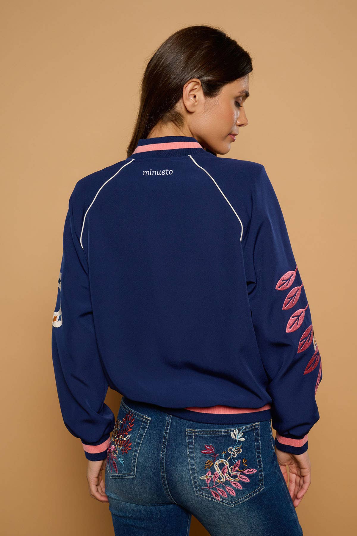 Minueto Bomberjacke Medusa Satin Blau Bestickter Ärmel