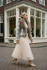 Cherry Paris Jacke Aeryn mit Karomuster und Kunstfellkragen Beige