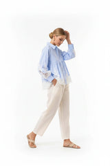 Choklate Paris Aimie Baumwollbluse mit Guipurespitze - Streifen Hellblau/Weiß