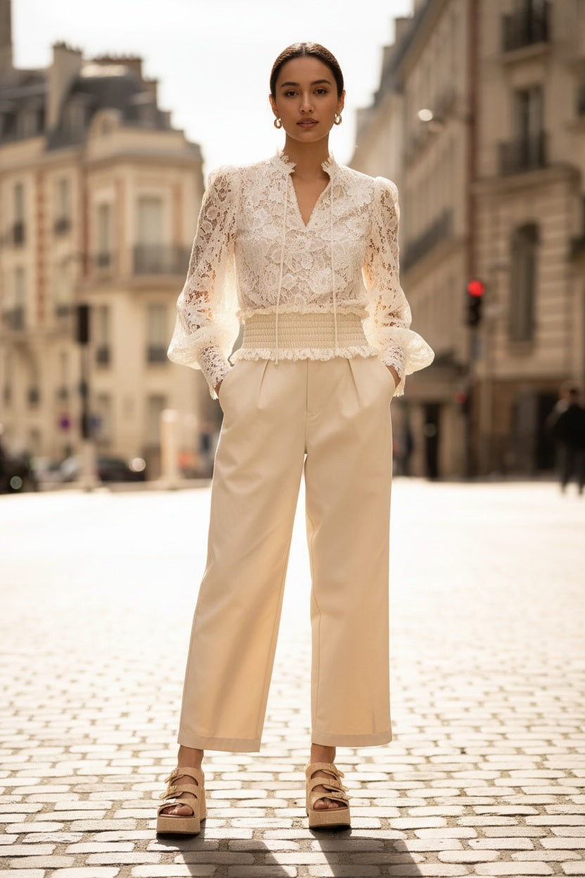 Choklate Paris Spitzenbluse September mit V-Ausschnitt Ecru