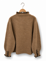 Cardigan aus Strick mit Leopardenrüschen – AP192: Brun / Standard / Taille unique