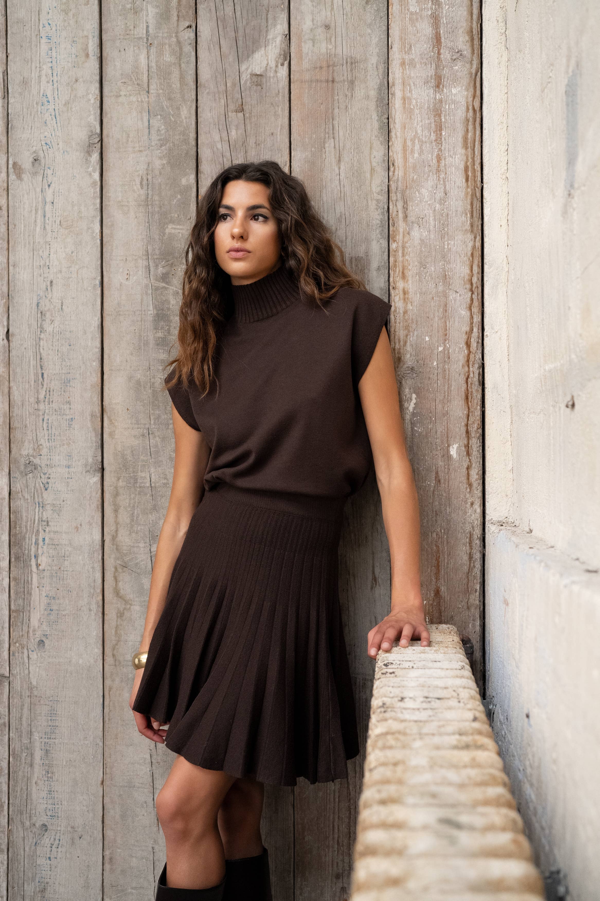 Lulumary Ärmelloser Pullover mit Stehkragen in Kaffeebraun