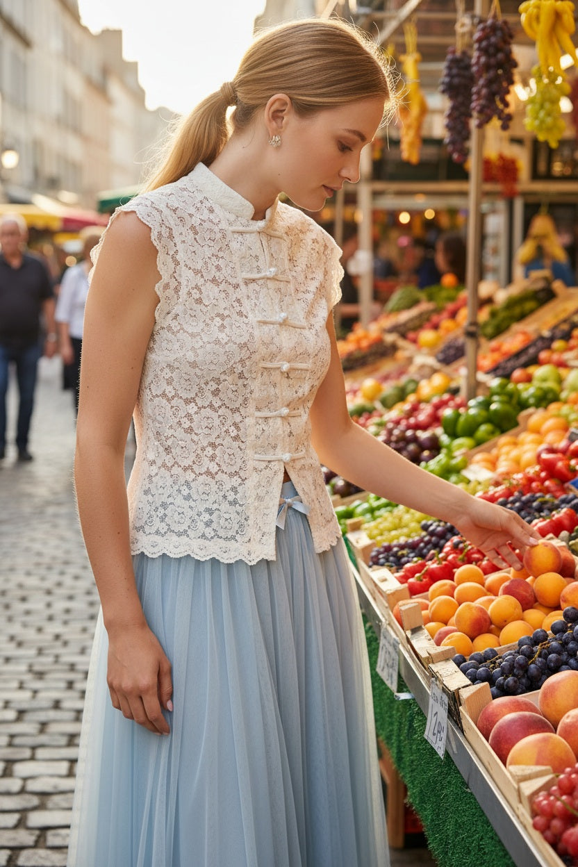 Lulumary Spitzentop Ecru im Qipao-Stil mit Froschknöpfen