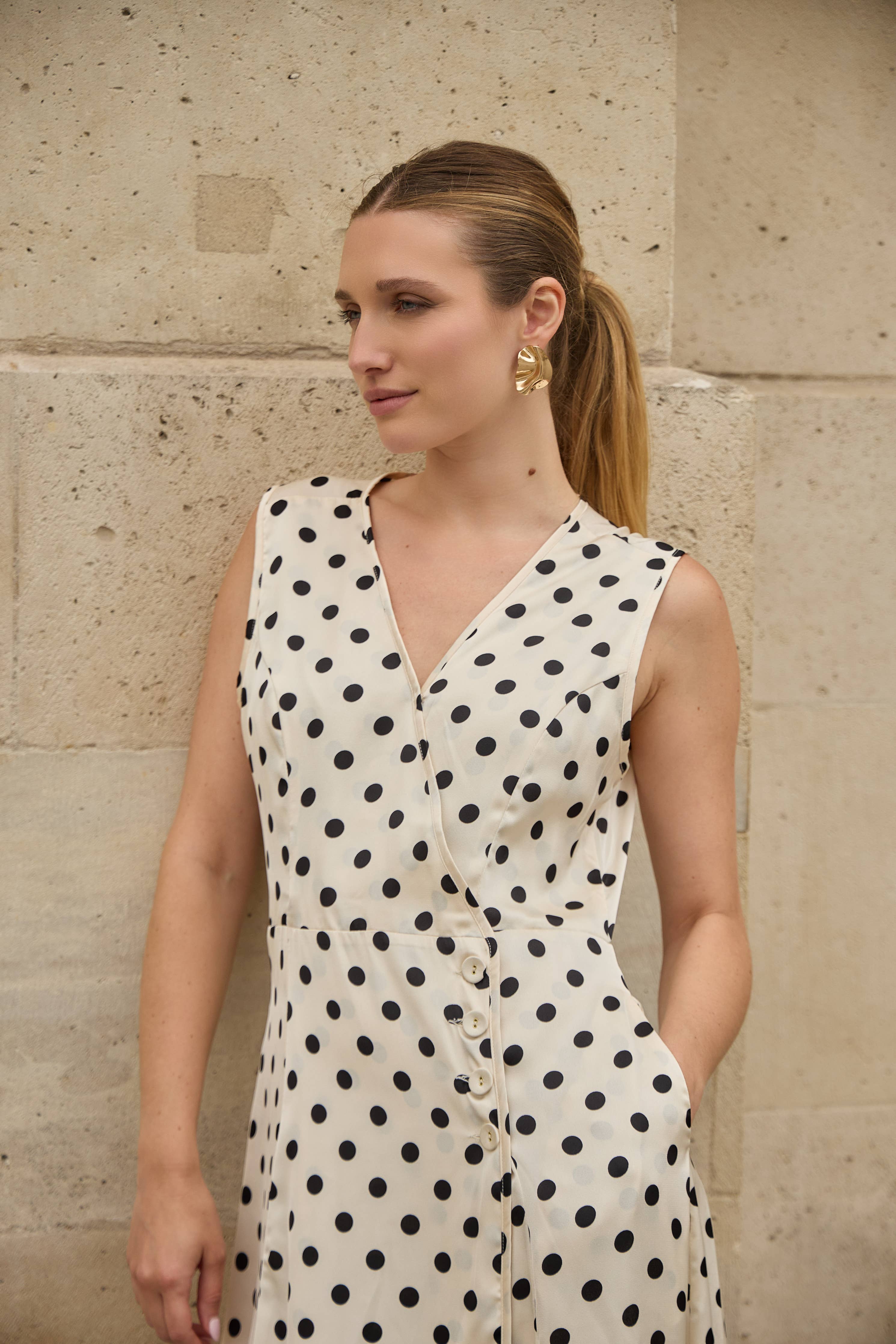 Lulumary Kleid Punkte Creme Schwarz V-Ausschnitt