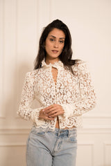Choklate Paris Spitzenbluse mit Schmuckknöpfen Ecru