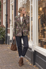 HARLEMY-Blazer mit Jeanne-Jeans im Amsterdam-Stil