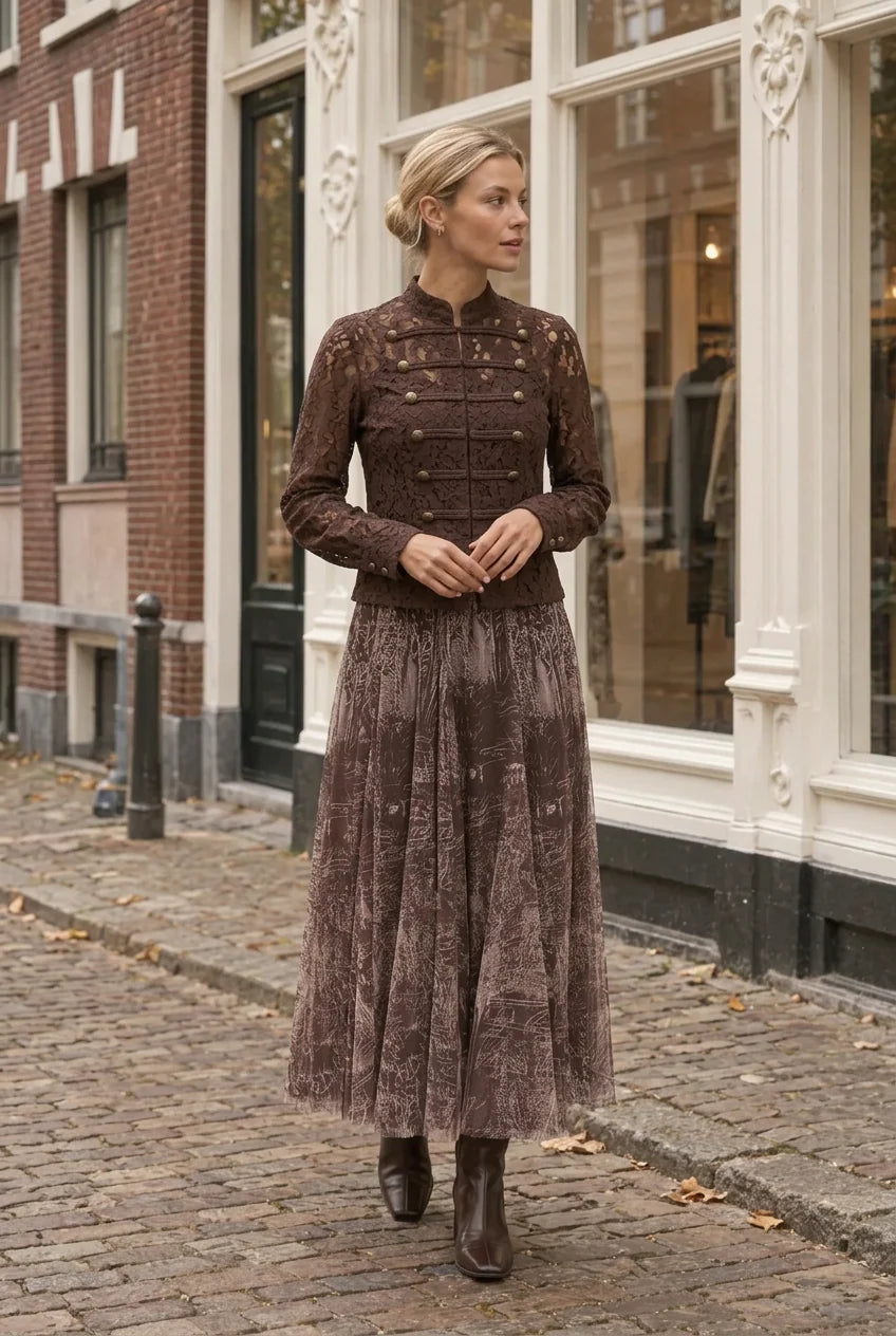 Choklate Paris Céline Spitzen-Blusenjacke mit Stehkragen in Choco