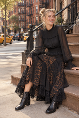 Rena-Bluse mit Choco-schwarzem Leopardenrock in New York