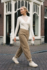 TAMBA Lässige Feincord-Hose im Barrel-Fit in Dusty Camel